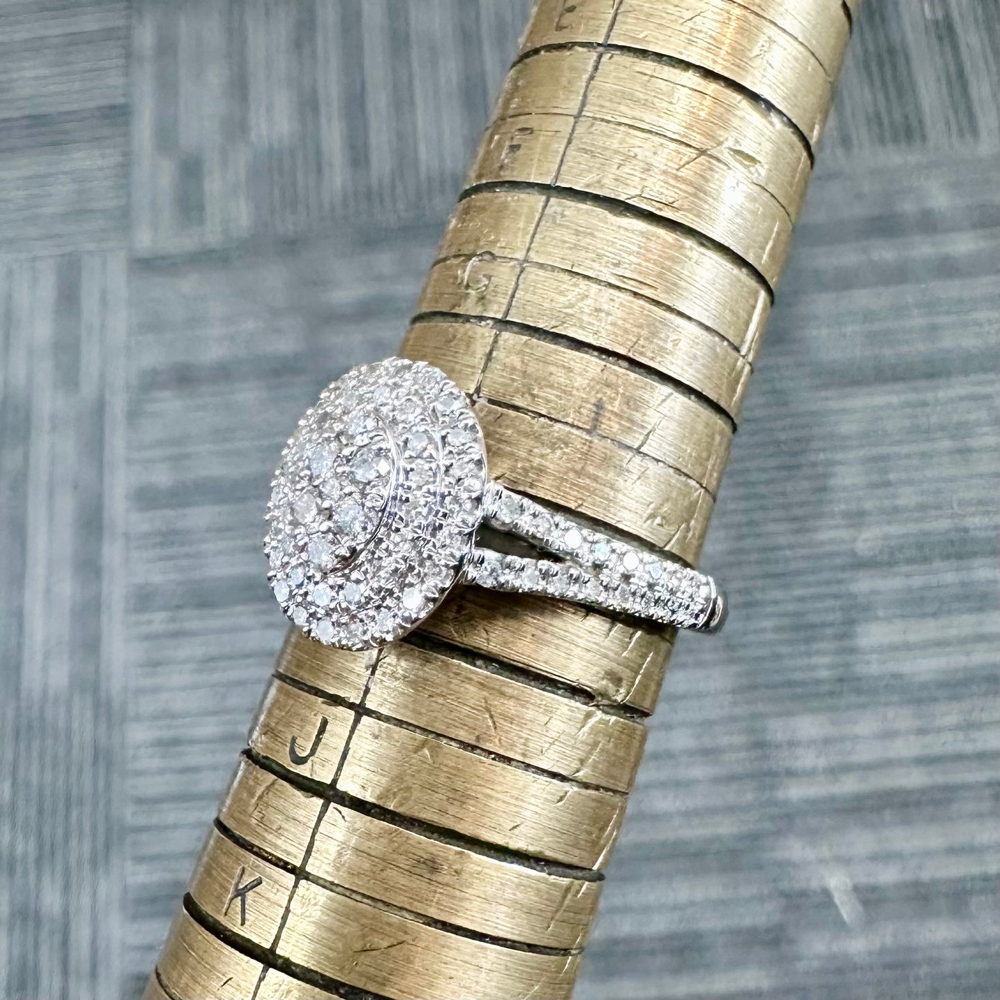 10Ct White Gold .30Ct TW Diamond Ring Sz H 1/2