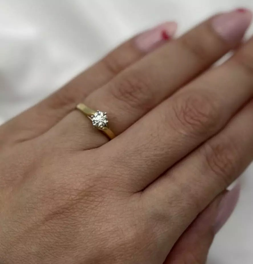 18Ct Yellow Gold Split Shank 0.47 TW Diamond Ring