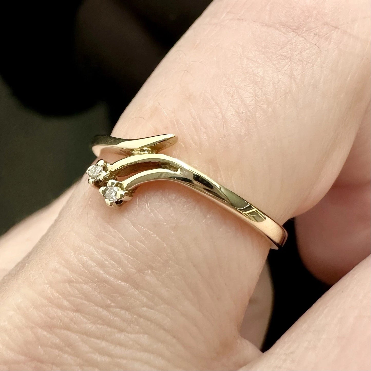 9Ct Yellow Gold .12 Carat TW Diamond Split Shank Band Ring Sz M