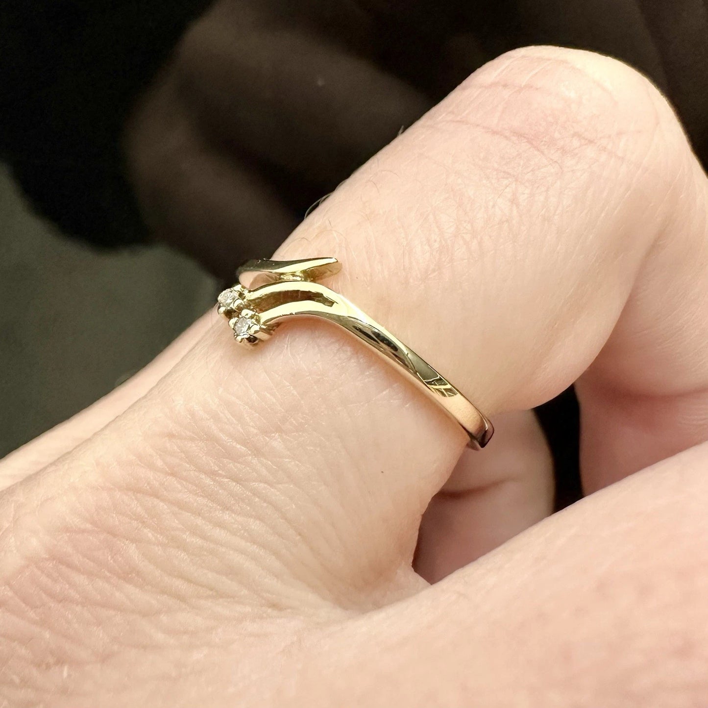 9Ct Yellow Gold .12 Carat TW Diamond Split Shank Band Ring Sz M