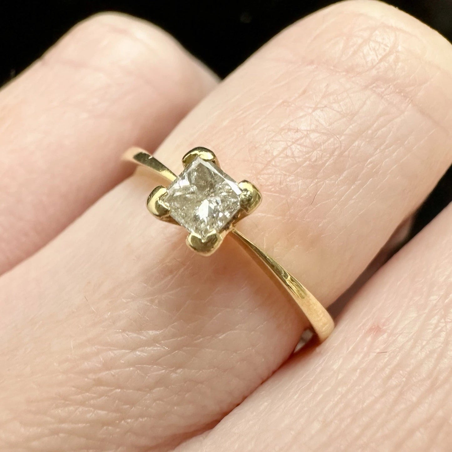 18Ct Yellow Gold Princess Cut .25Ct TW Diamond Solitaire Ring Sz J 1/2
