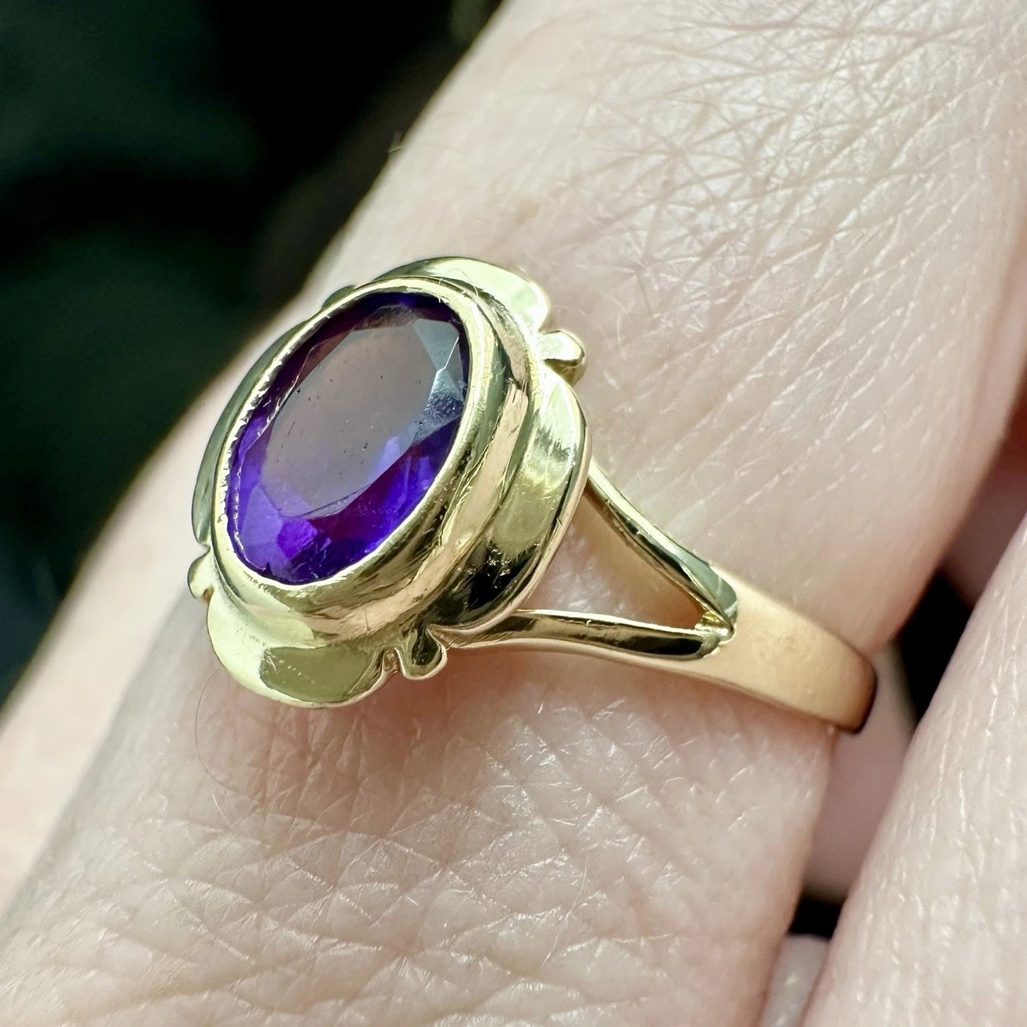 9Ct Yellow Gold Vintage Bezel Set Amethyst Ring Sz M