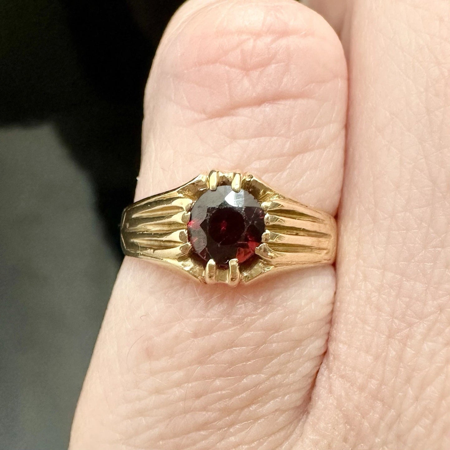 20Ct Yellow Gold Vintage Garnet Ring Sz G 1/2
