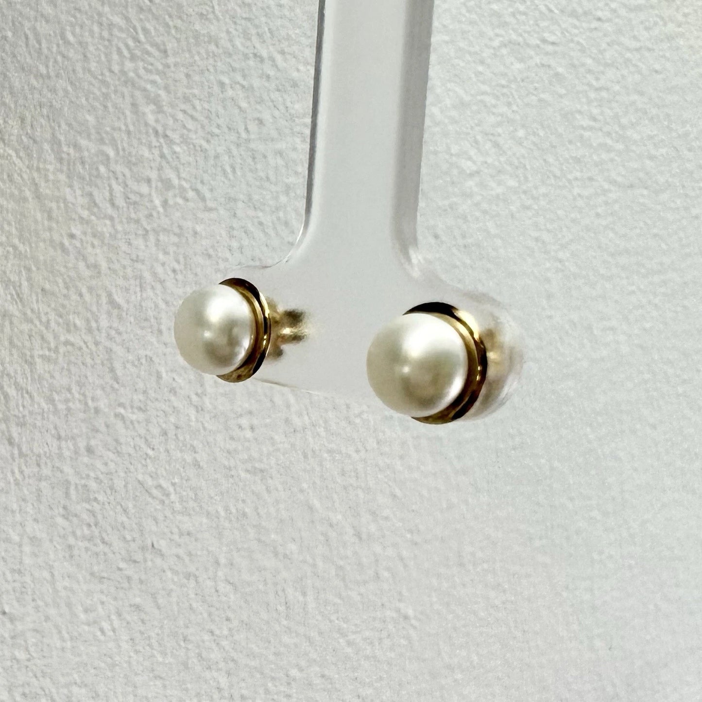 9Ct Yellow Gold Cultured Freshwater Pearl Stud Earrings