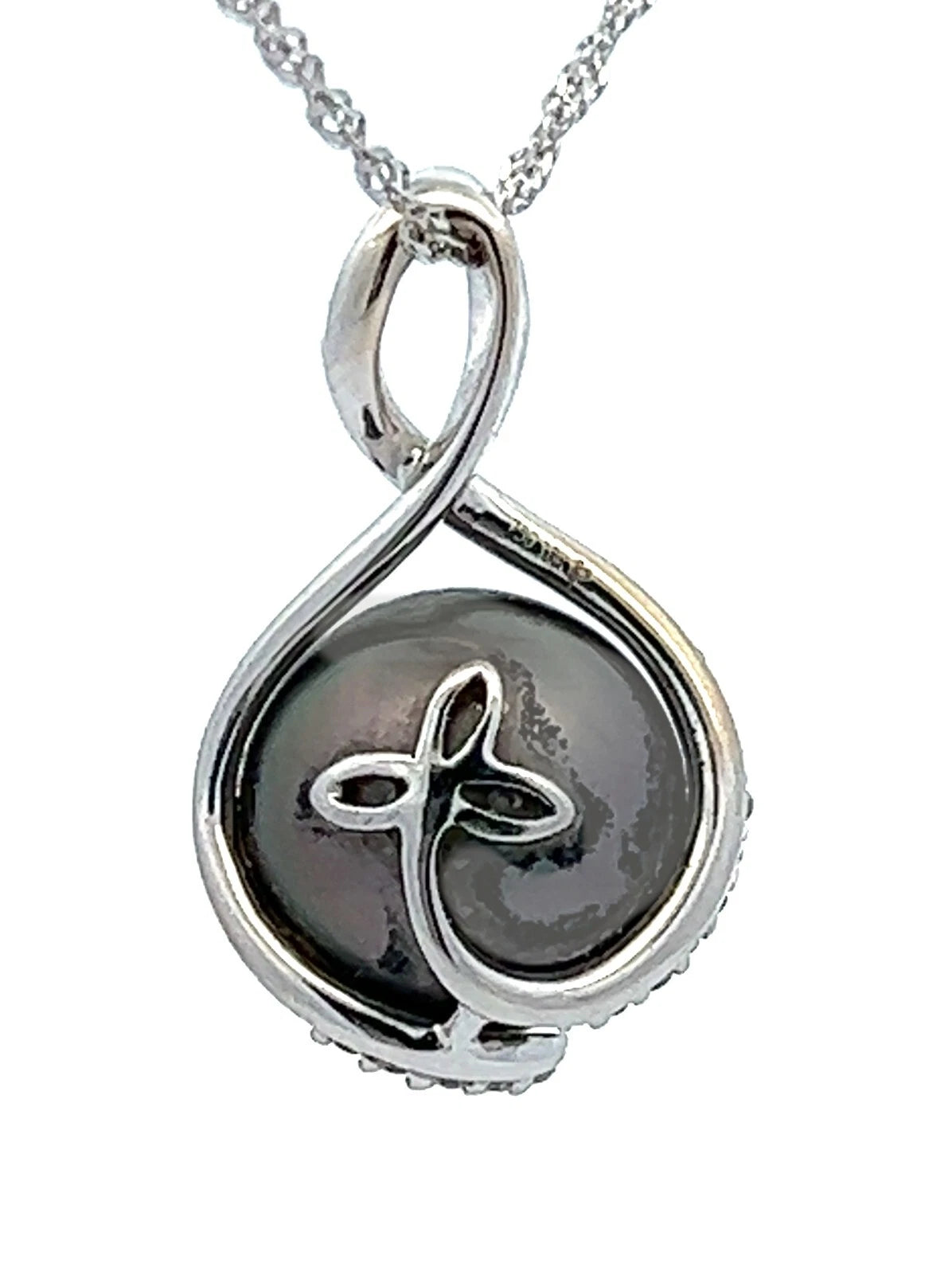18Ct White Gold Diamond & Tahitian Pearl Pendant & Earring Set - 0.55 Carat TDW
