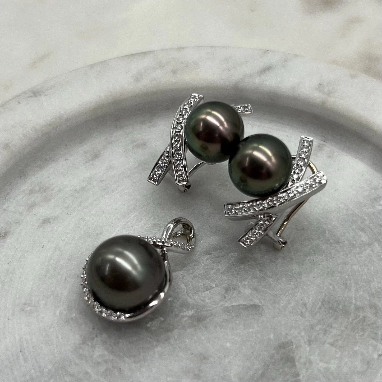18Ct White Gold Diamond & Tahitian Pearl Pendant & Earring Set - 0.55 Carat TDW