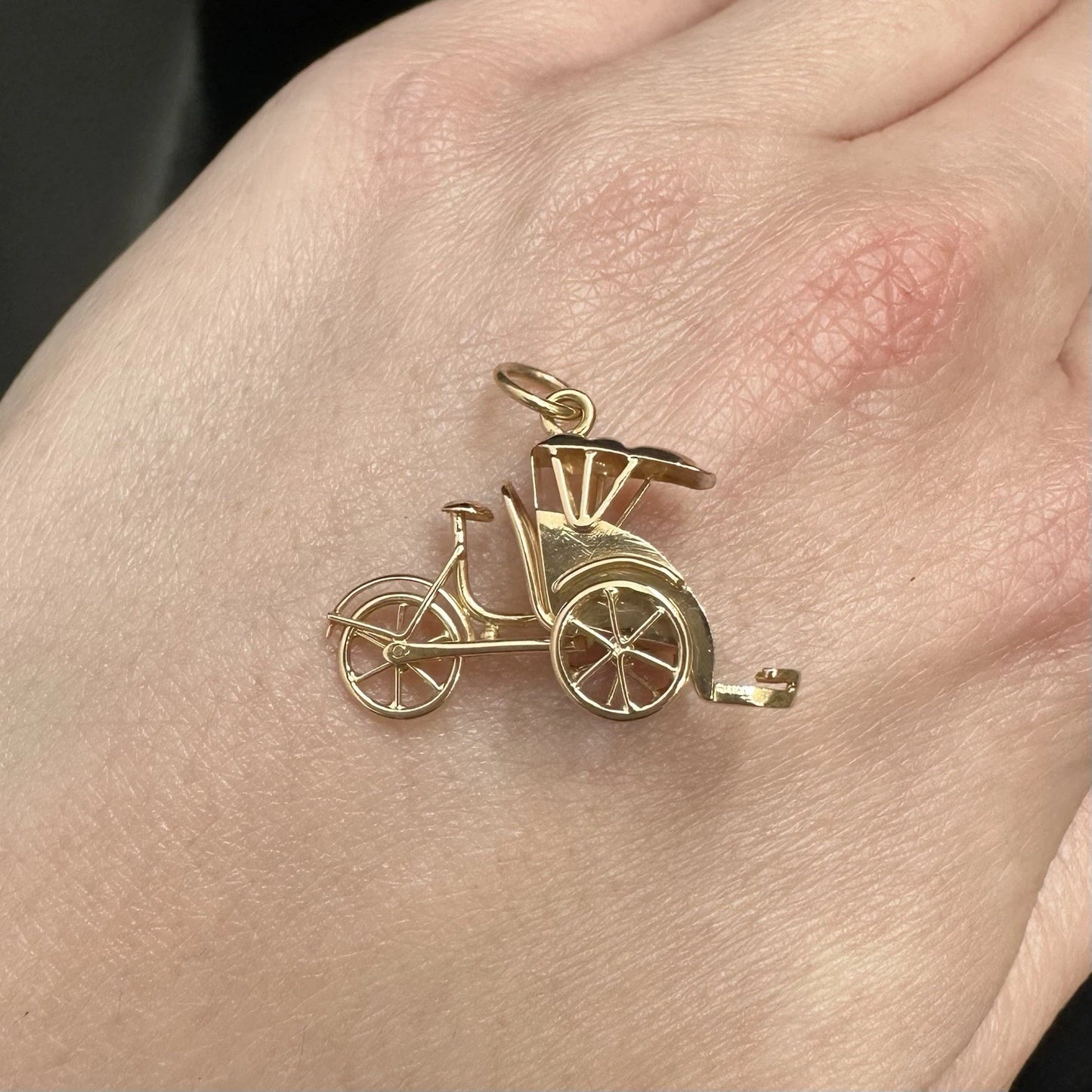 18Ct Yellow Gold Vintage Rickshaw Tricycle Carriage With Moveable Wheels Charm