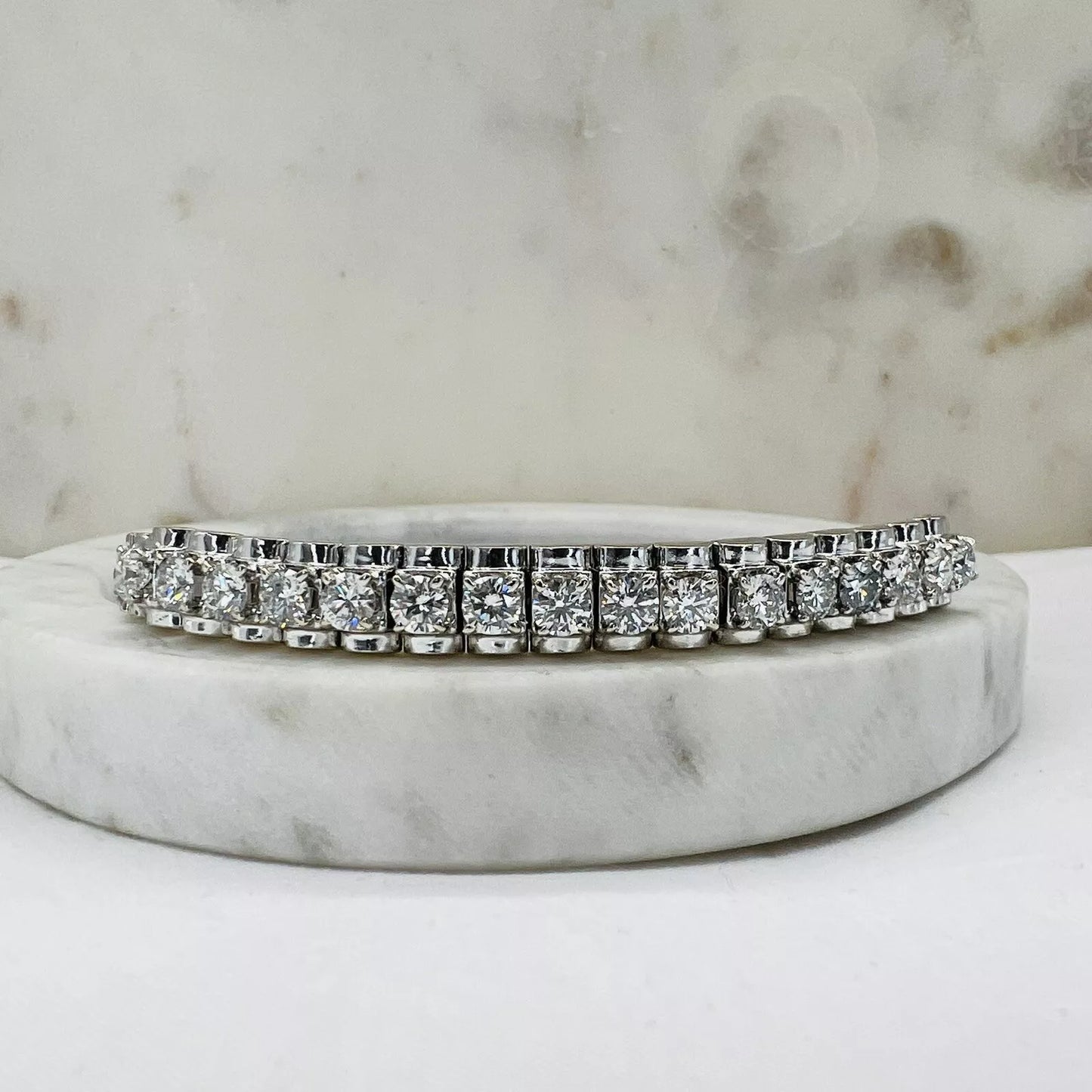 18Ct White Gold 3.04 Carat TW Diamond Bracelet 15cm