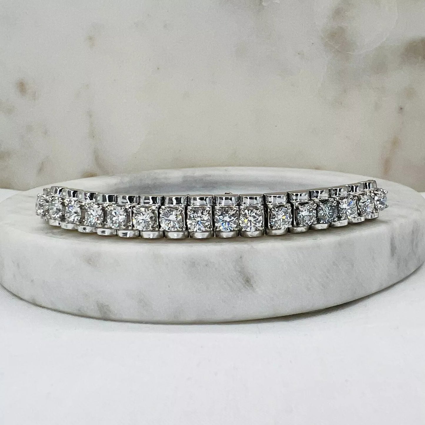 18Ct White Gold 3.04 Carat TW Diamond Bracelet 15cm