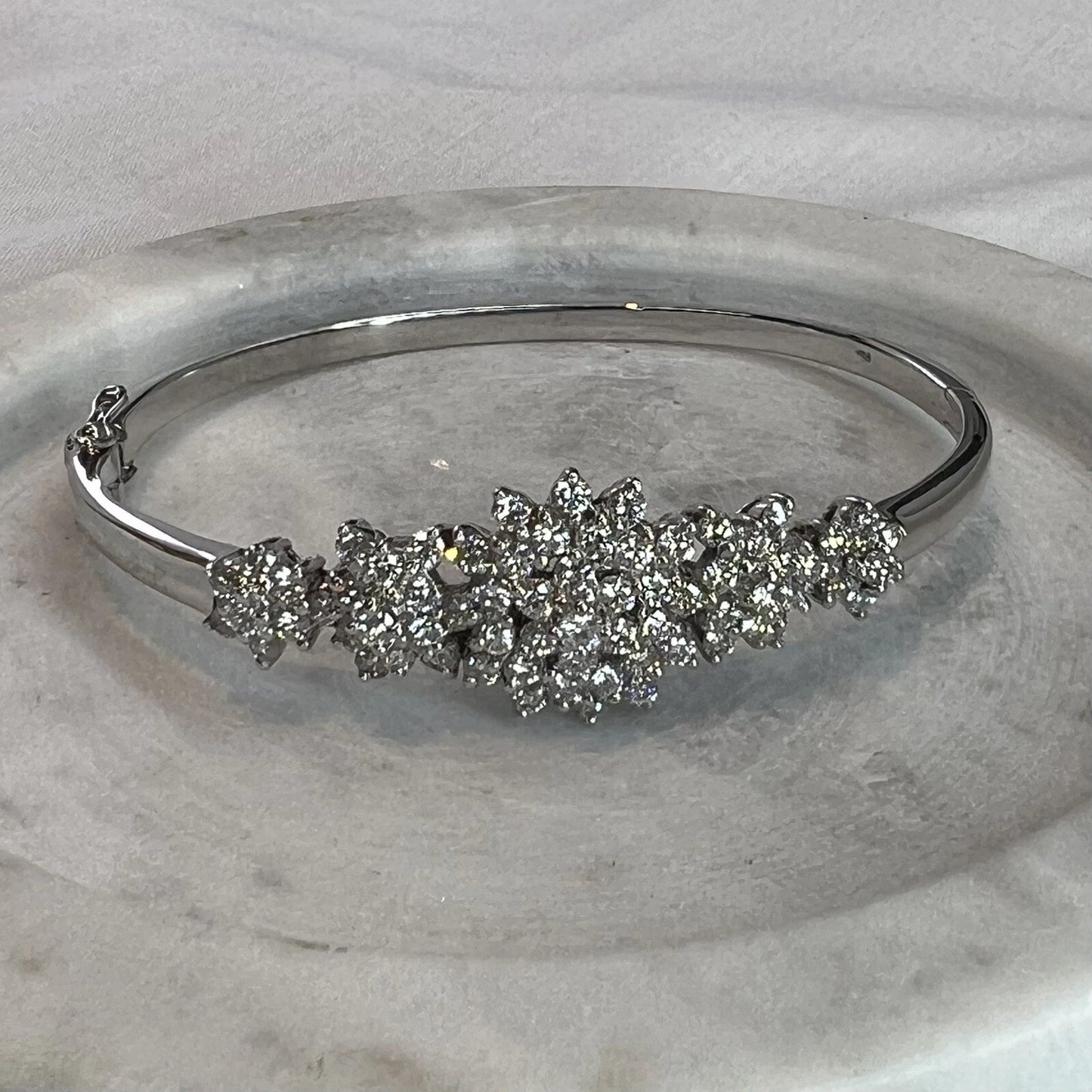 14Ct White Gold 1.70 Carat TW Diamond Hinge Bangle