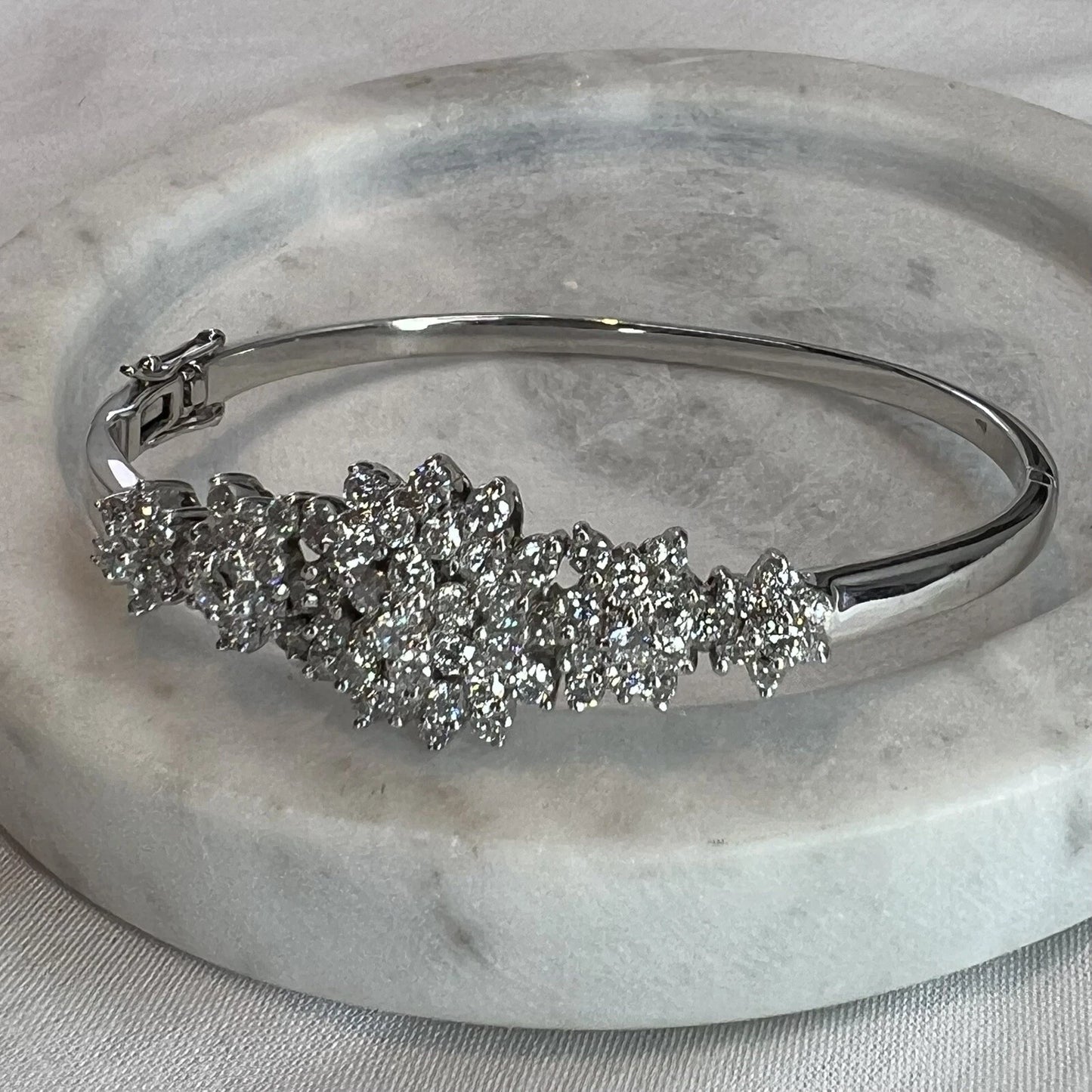 14Ct White Gold 1.70 Carat TW Diamond Hinge Bangle