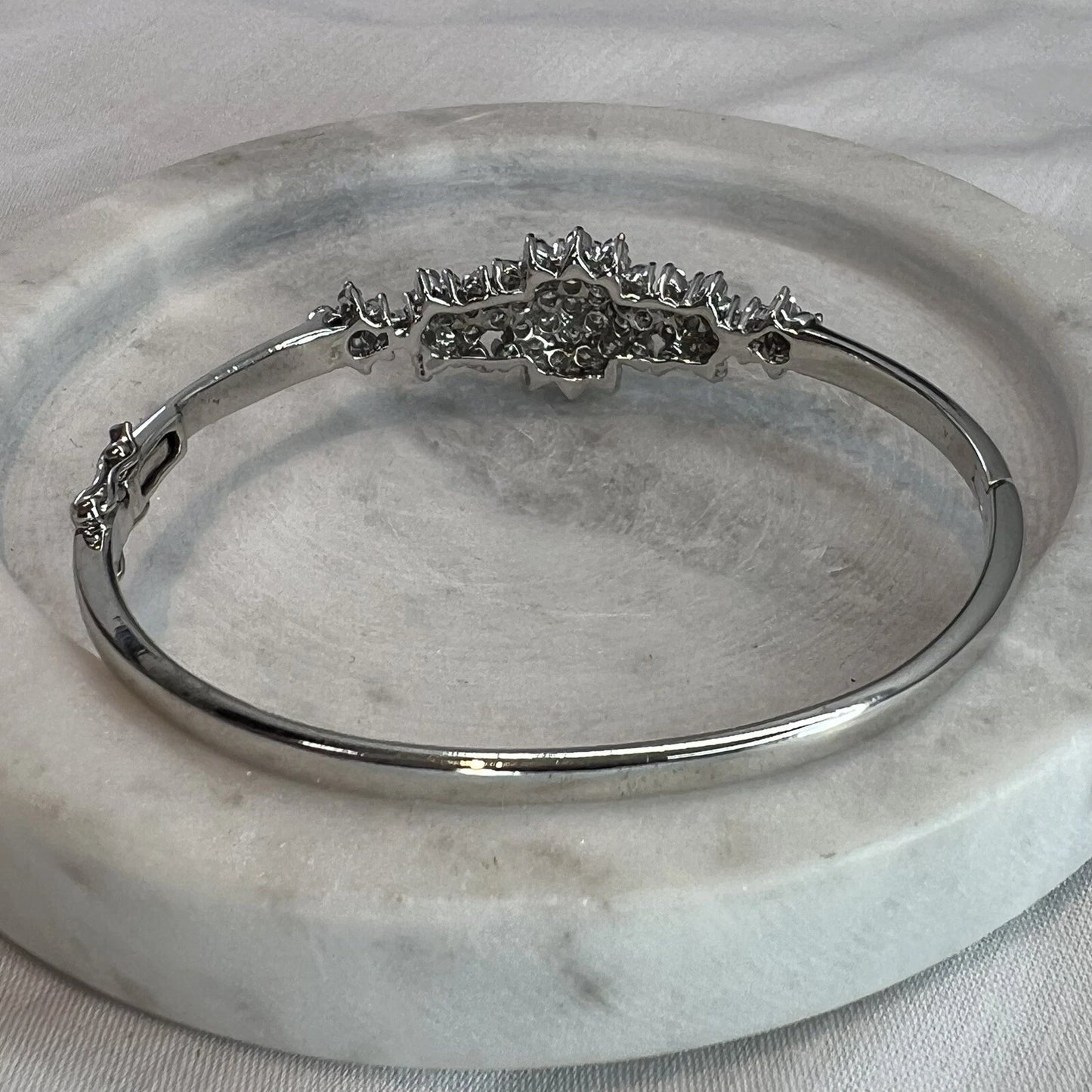 14Ct White Gold 1.70 Carat TW Diamond Hinge Bangle
