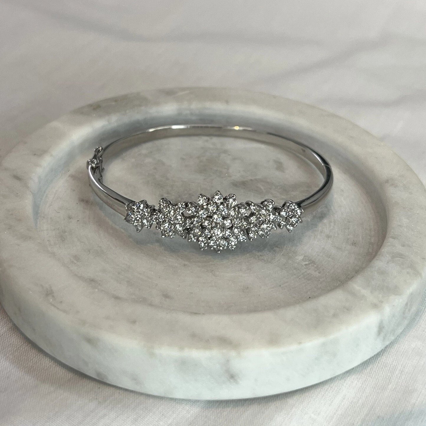 14Ct White Gold 1.70 Carat TW Diamond Hinge Bangle