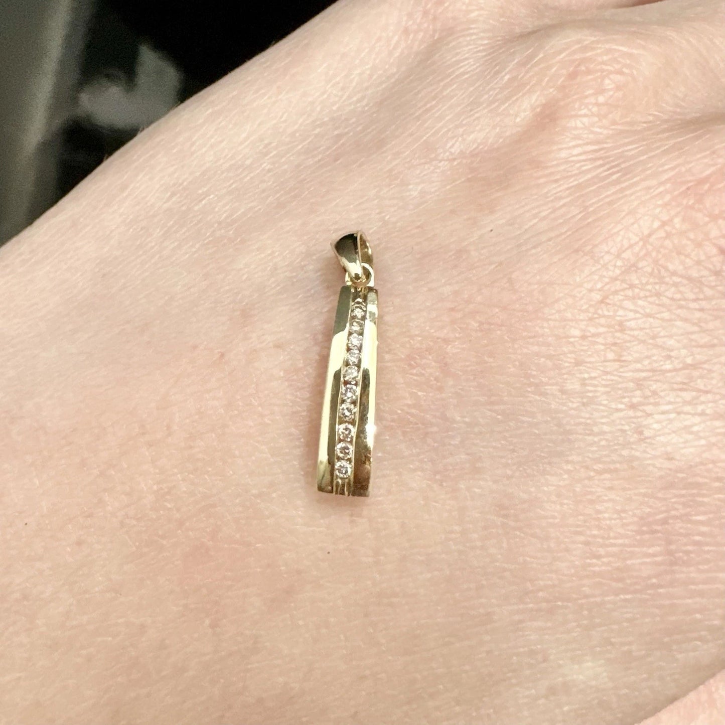9Ct Yellow Gold .10Ct TW Diamond Channel Set Column Pendant