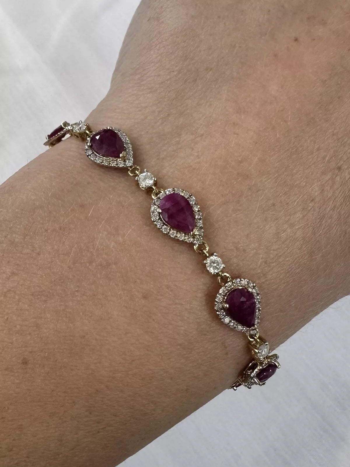 14Ct Yellow Gold 17.5cm 6.05ct Ruby & 1.51ct Diamond Tennis Bracelet