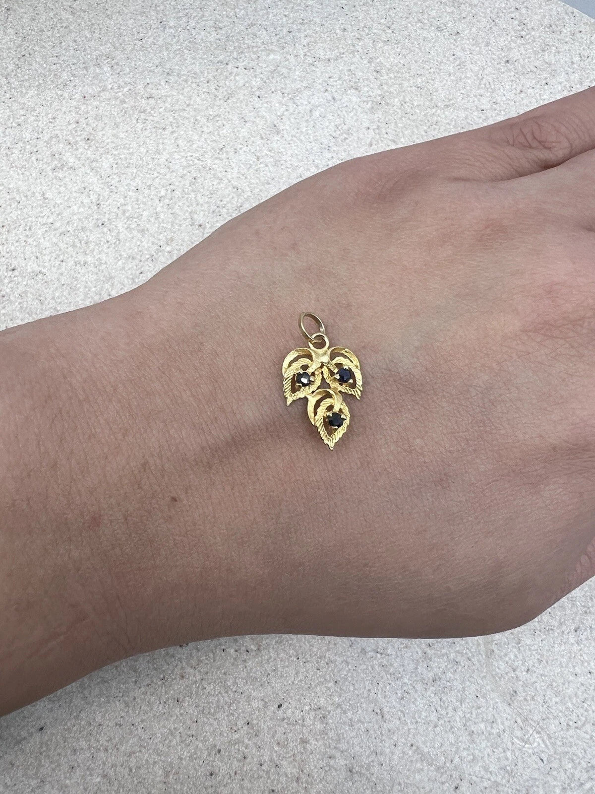 18Ct Yellow Gold Vintage Sapphire Set Floral Branch Charm Pendant