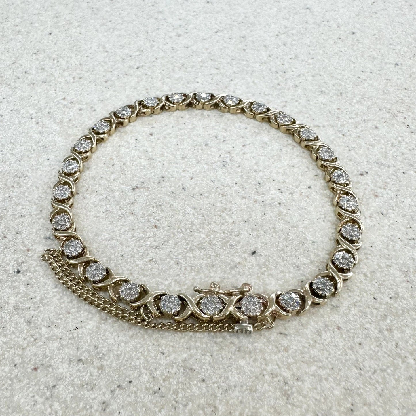 10Ct Yellow Gold .75 Carat TW Diamond 17cm X & O's Tennis Bracelet