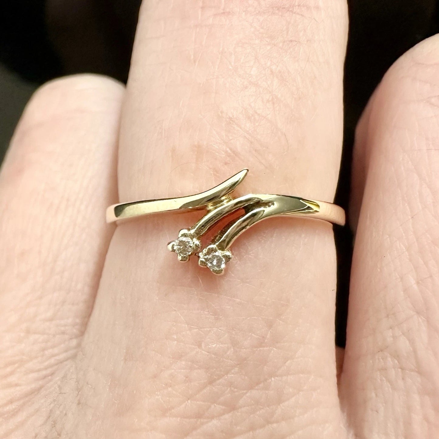 9Ct Yellow Gold .12 Carat TW Diamond Split Shank Band Ring Sz M