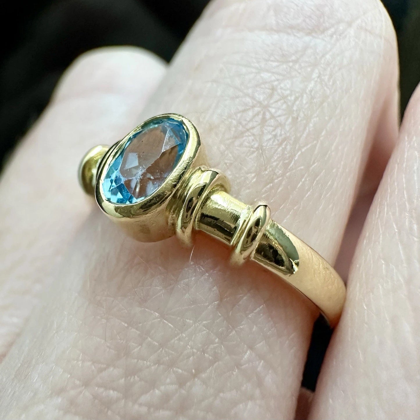 18Ct Yellow Gold Bezel Set Blue Topaz Ring Sz O
