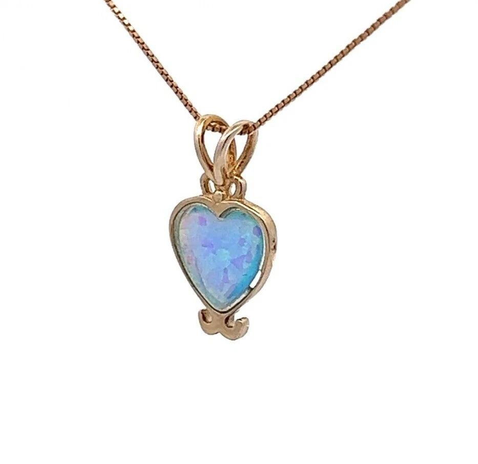 14Ct Yellow Gold Reflective Blue Resin Heart Pendant