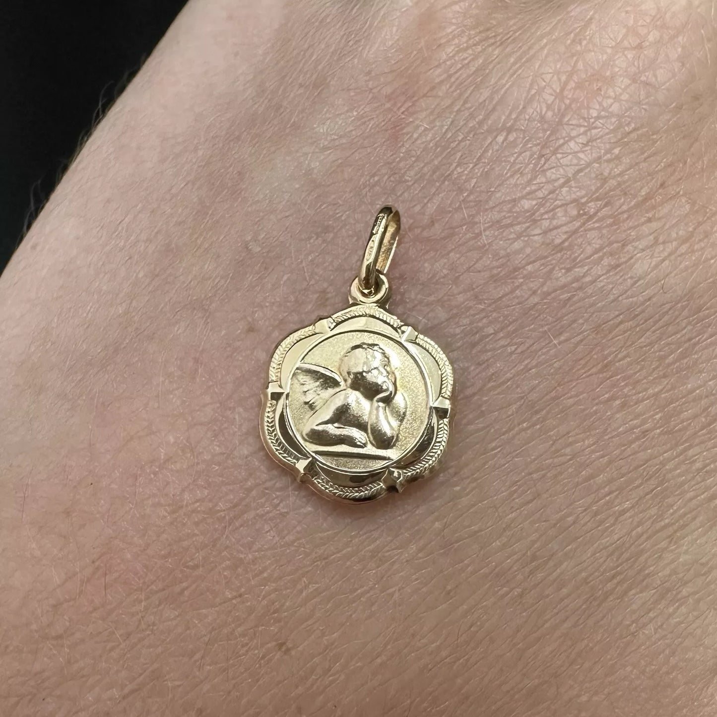 9Ct Yellow Gold 14mm Scalloped Edge Angel Pendant