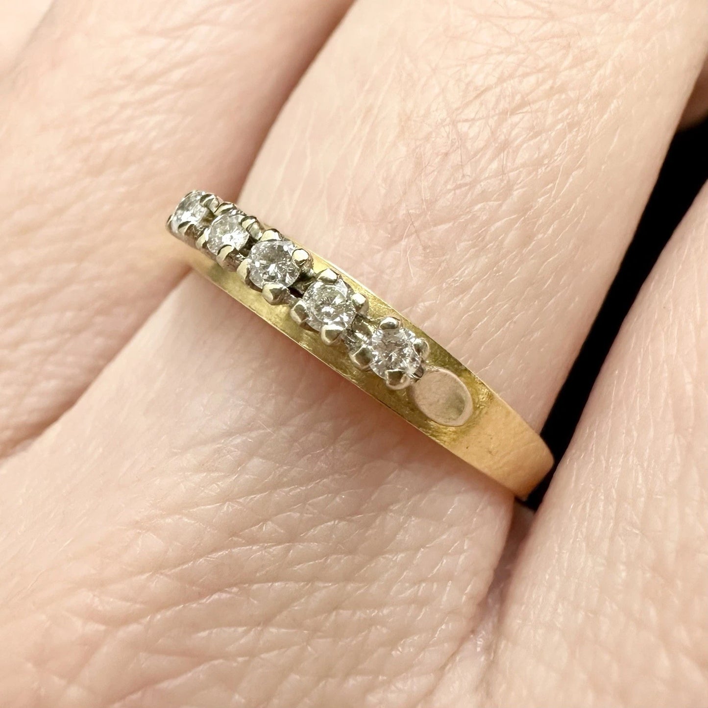 18Ct Two-Tone Gold Vintage .15 Carat TW Diamond Raised Eternity Band Ring Sz R