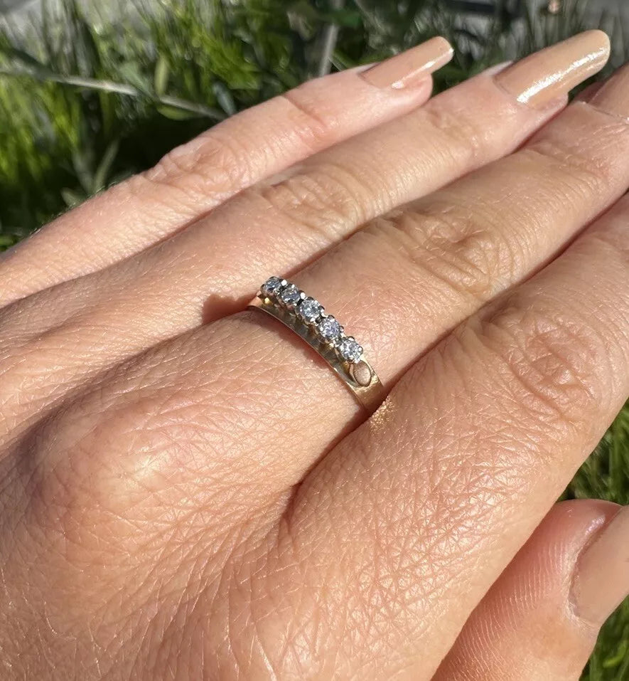 18Ct Two-Tone Gold Vintage .15 Carat TW Diamond Raised Eternity Band Ring Sz R