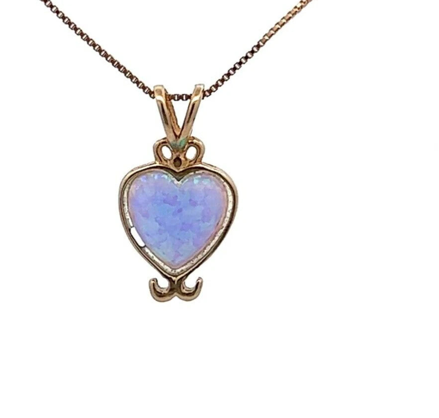 14Ct Yellow Gold Reflective Blue Resin Heart Pendant