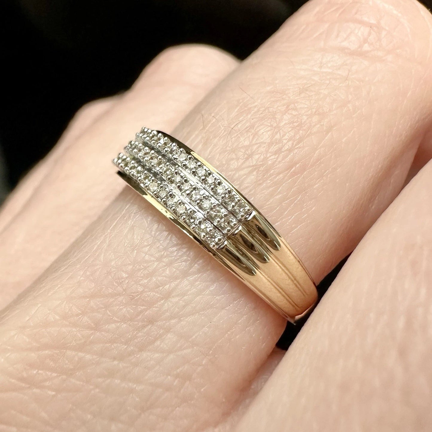 9Ct Yellow Gold .15Ct TW Diamond Band Ring Sz O
