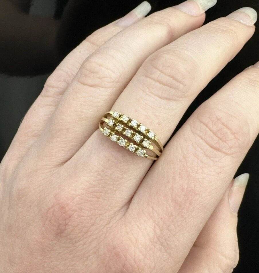 18Ct Yellow Gold Vintage .30 Carat TW Diamond Ring Sz N