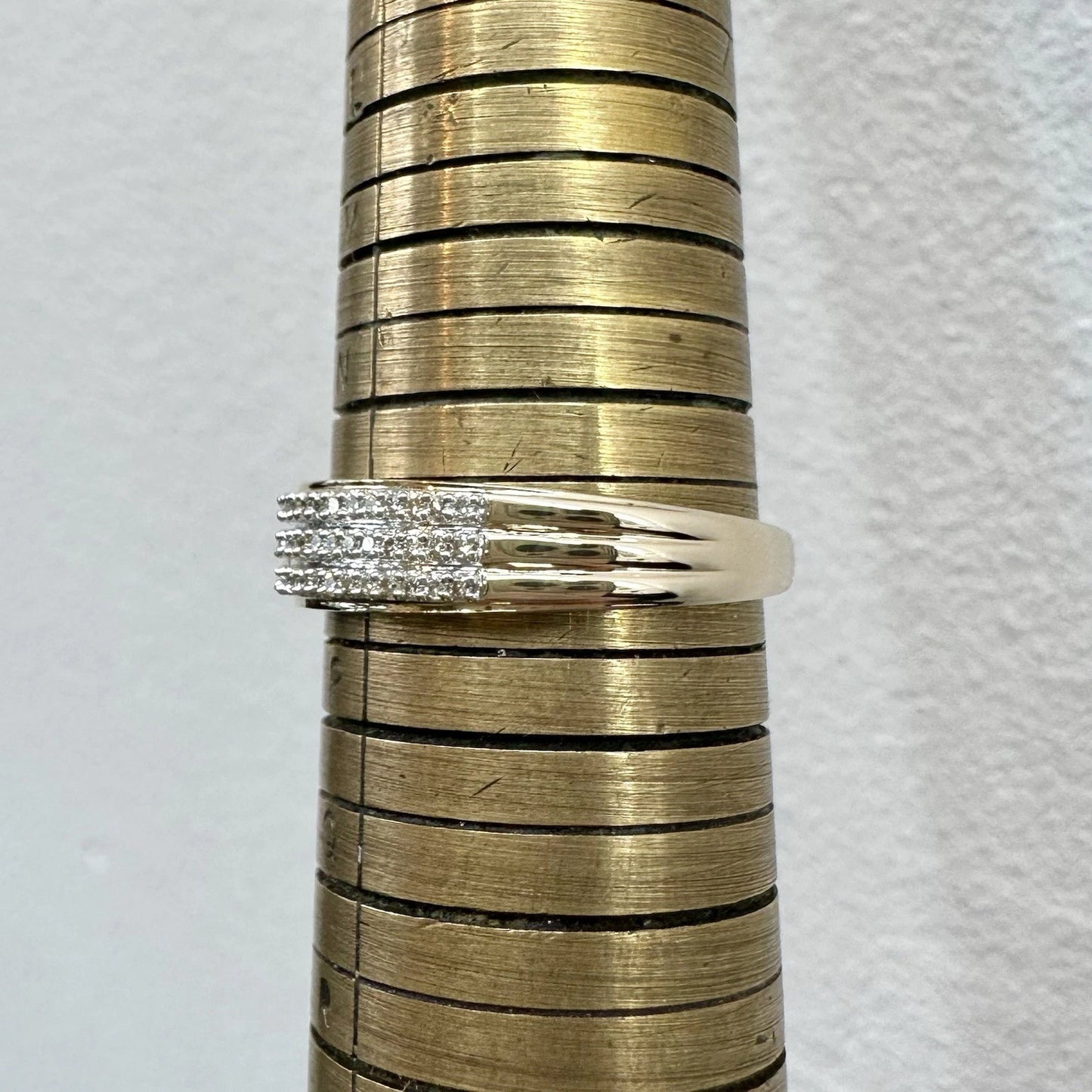 9Ct Yellow Gold .15Ct TW Diamond Band Ring Sz O