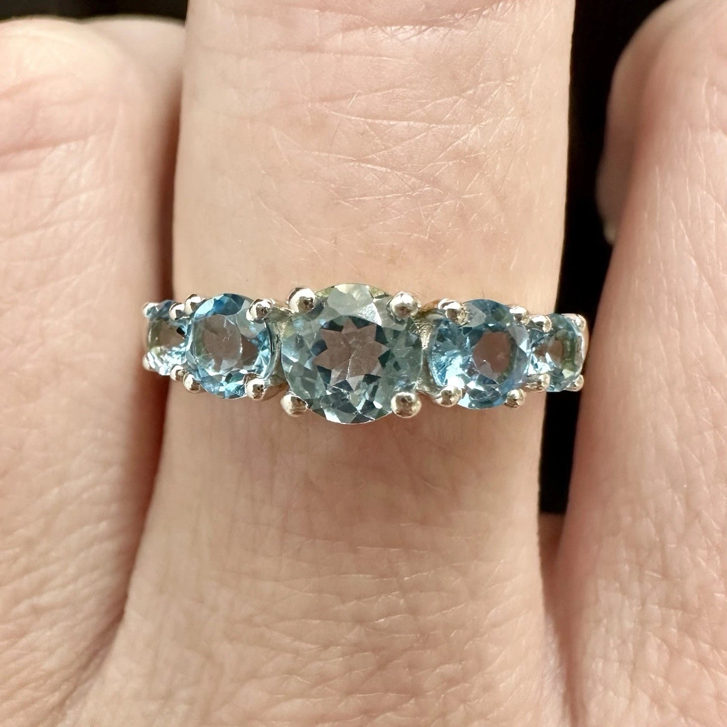 9Ct Yellow Gold Graduating Blue Topaz Ring Sz O 1/2