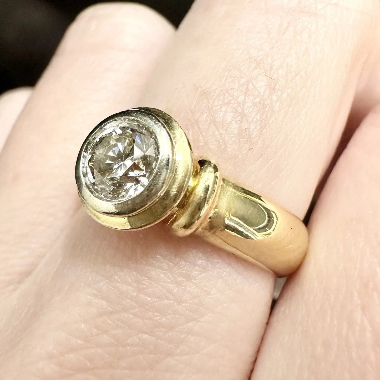 18Ct Yellow Gold 0.75 Carat TW Diamond Bezel Set Ring