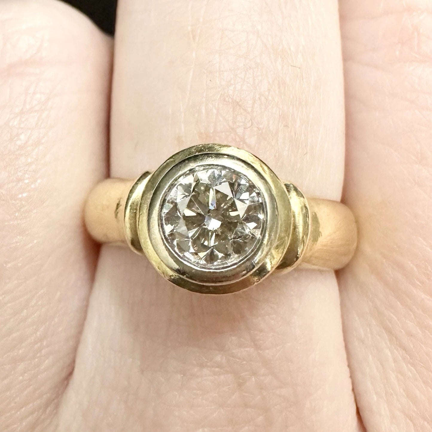 18Ct Yellow Gold 0.75 Carat TW Diamond Bezel Set Ring