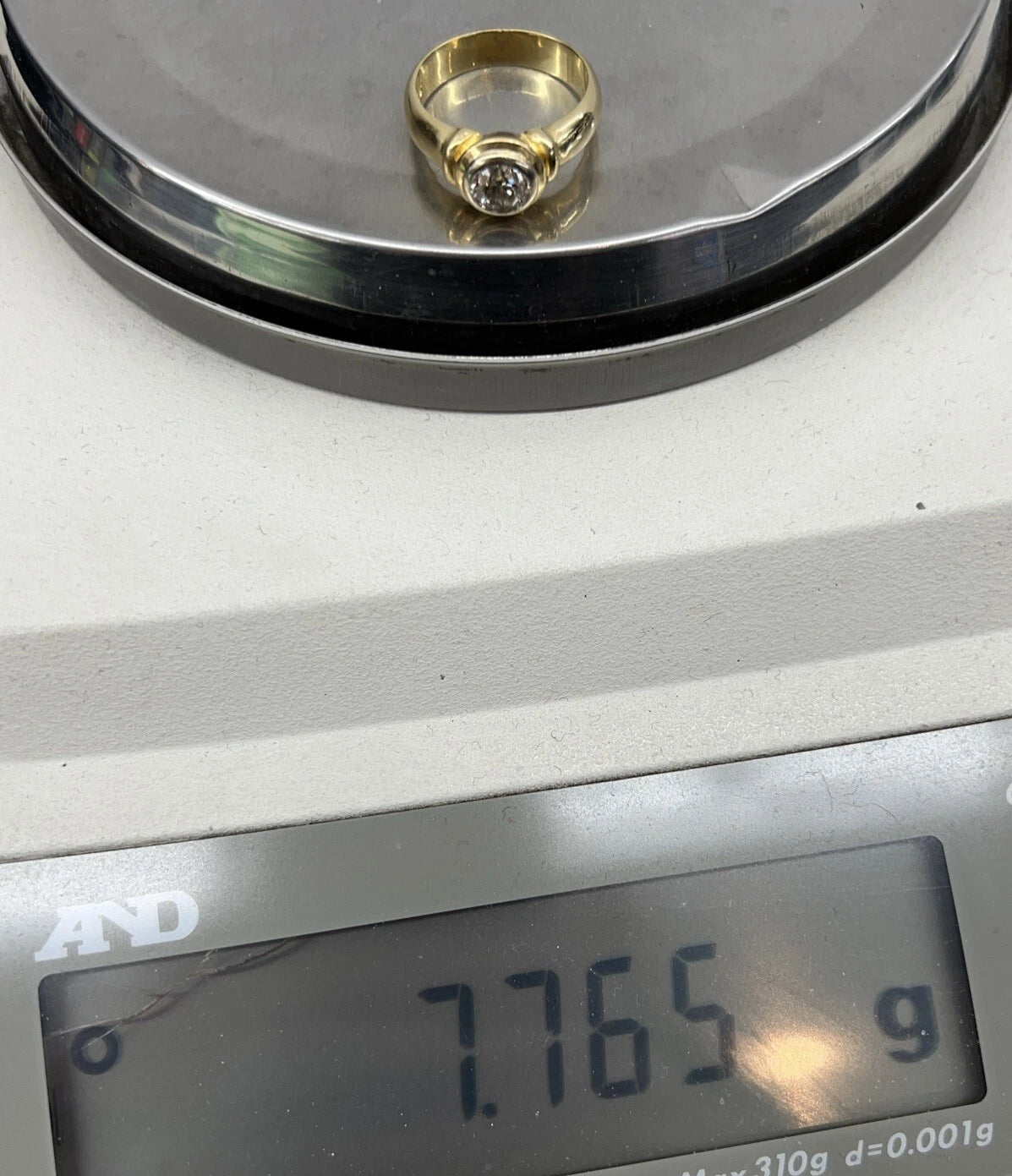 18Ct Yellow Gold 0.75 Carat TW Diamond Bezel Set Ring
