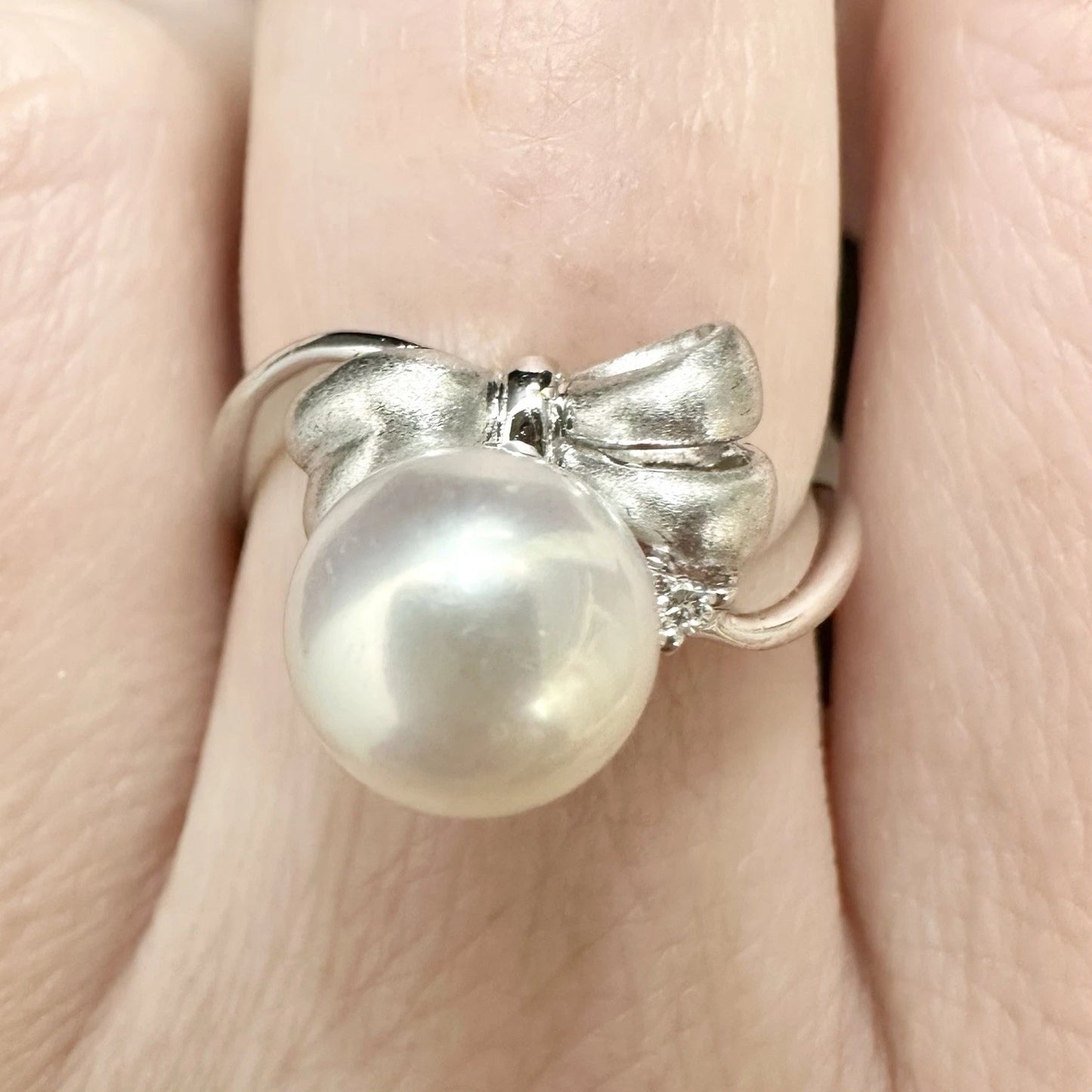 18Ct White Gold Diamond & Pearl Look Bow Ring