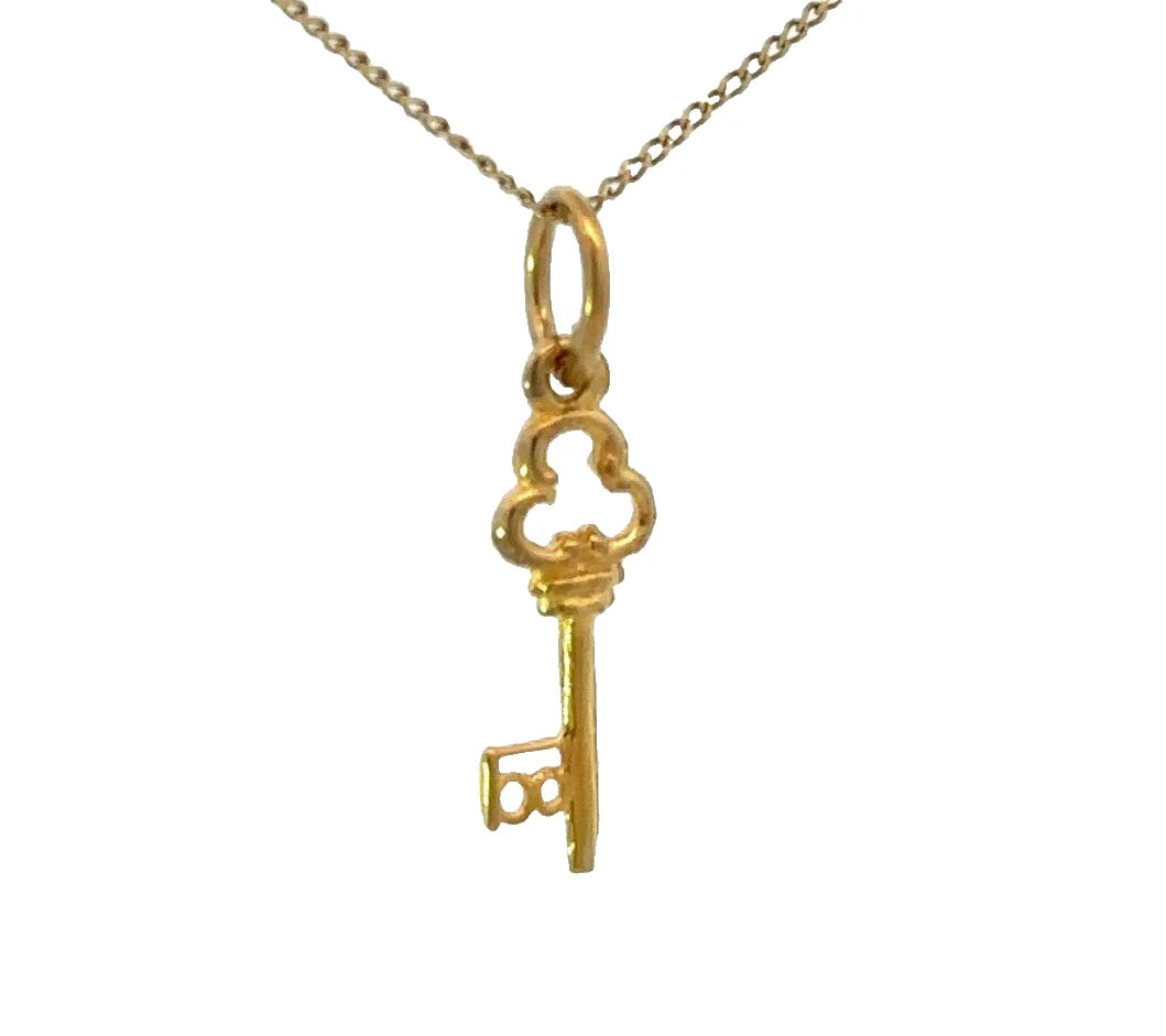 9Ct Yellow Gold Vintage 18 Key Charm Pendant