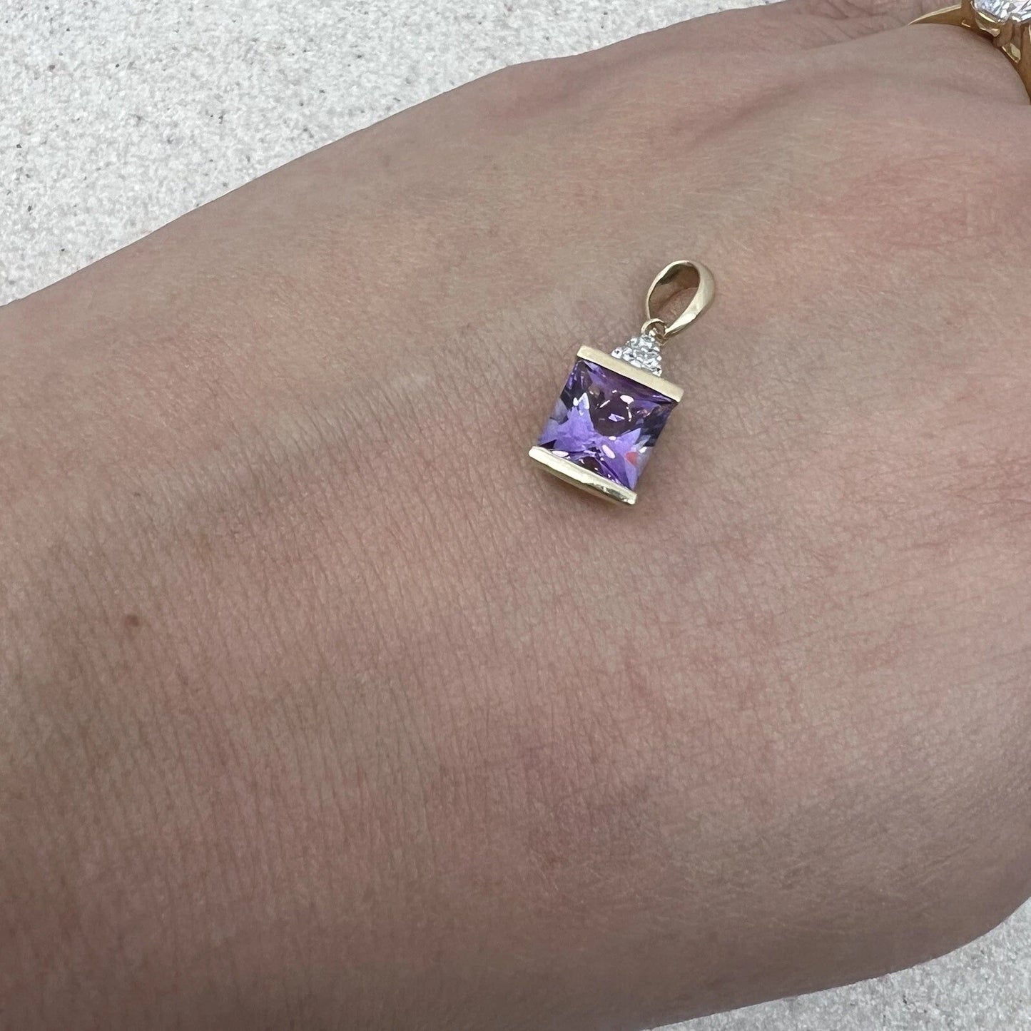 10Ct Yellow Gold Amethyst Diamond Accent Charm Pendant