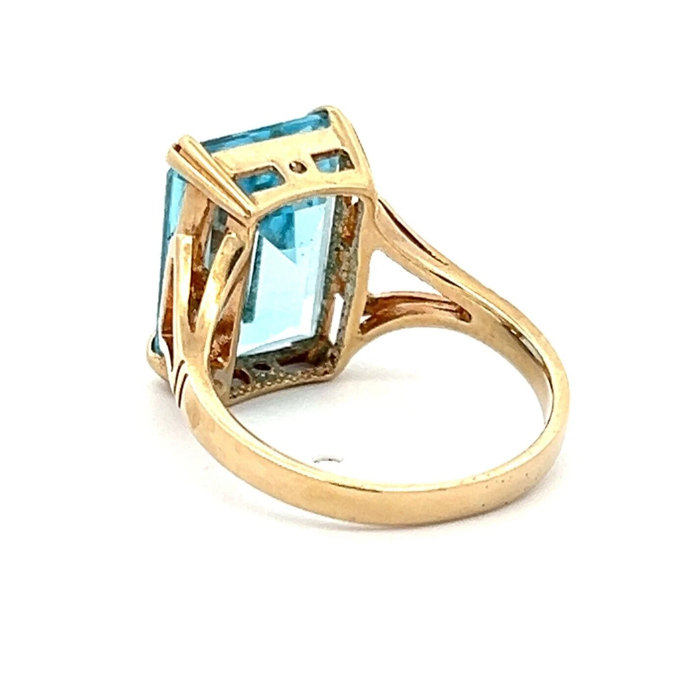 9Ct Yellow Gold Emerald Cut Blue Topaz Ring - Sz M