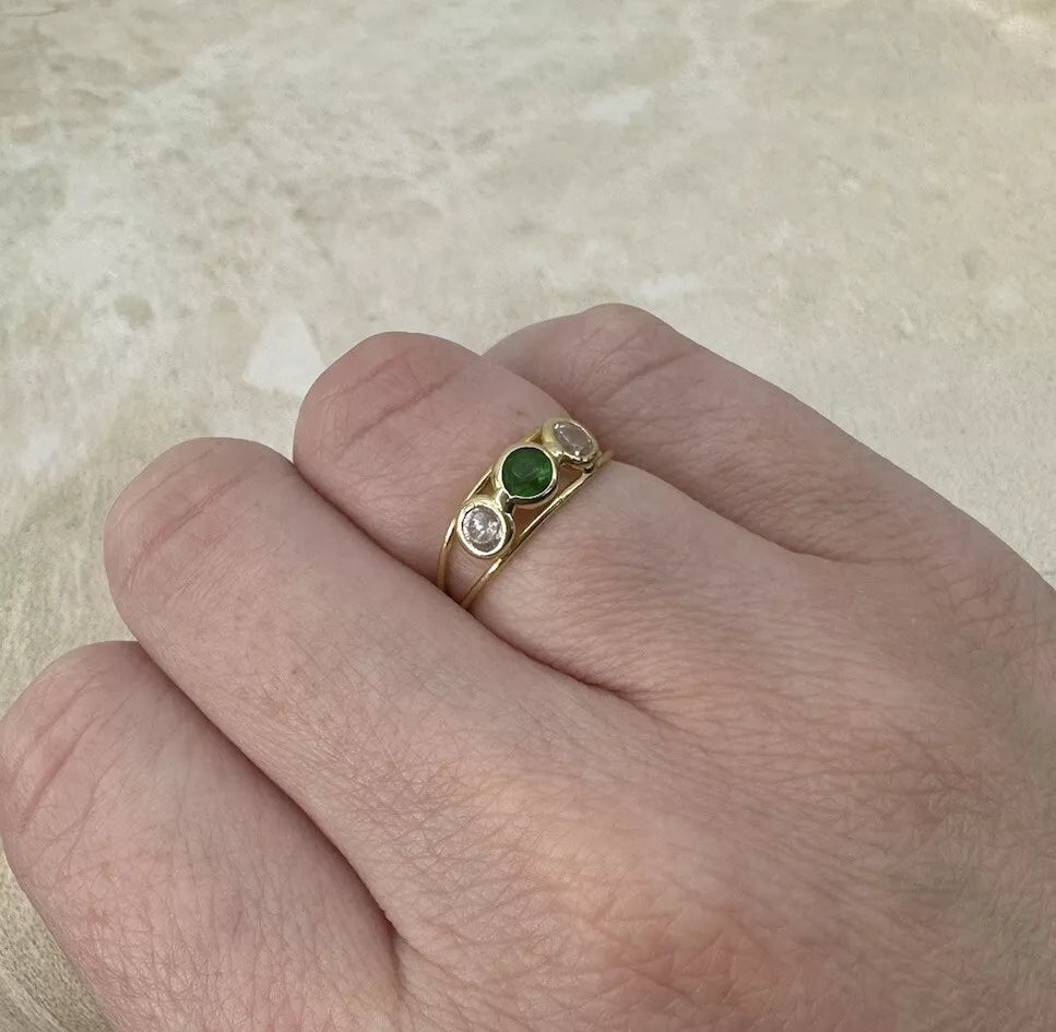 18Ct Yellow Gold Green & Clear CZ Open Band Trilogy Ring