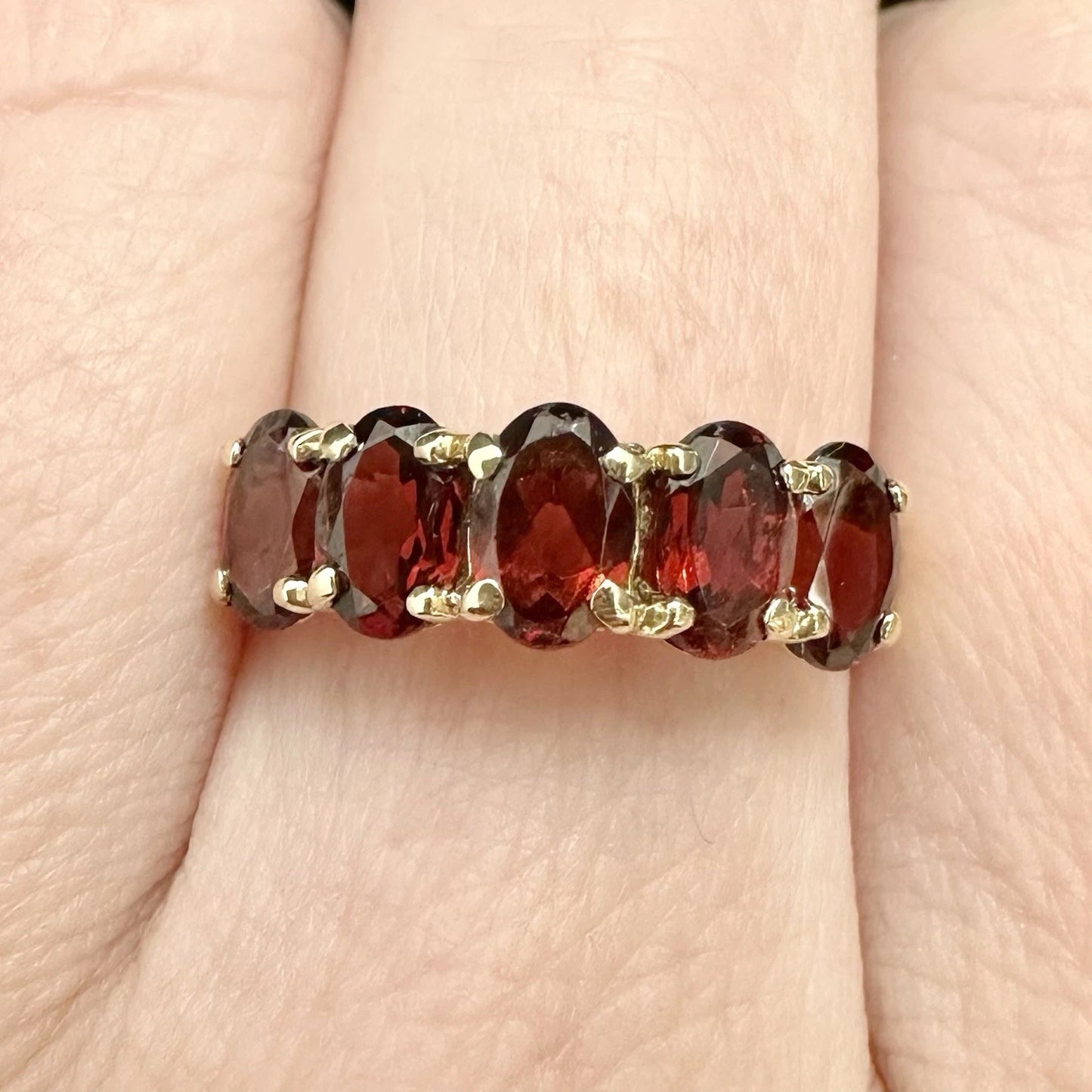 9Ct Yellow Gold Five Stone Garnet Band Ring Sz P 1/2