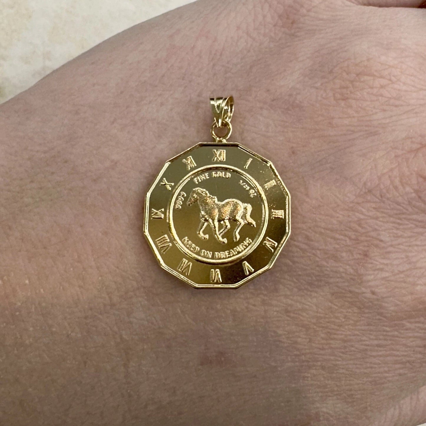 18Ct Yellow 2018 Queen Elizabeth II Tuvalu 'Keep On Dreaming' Pendant