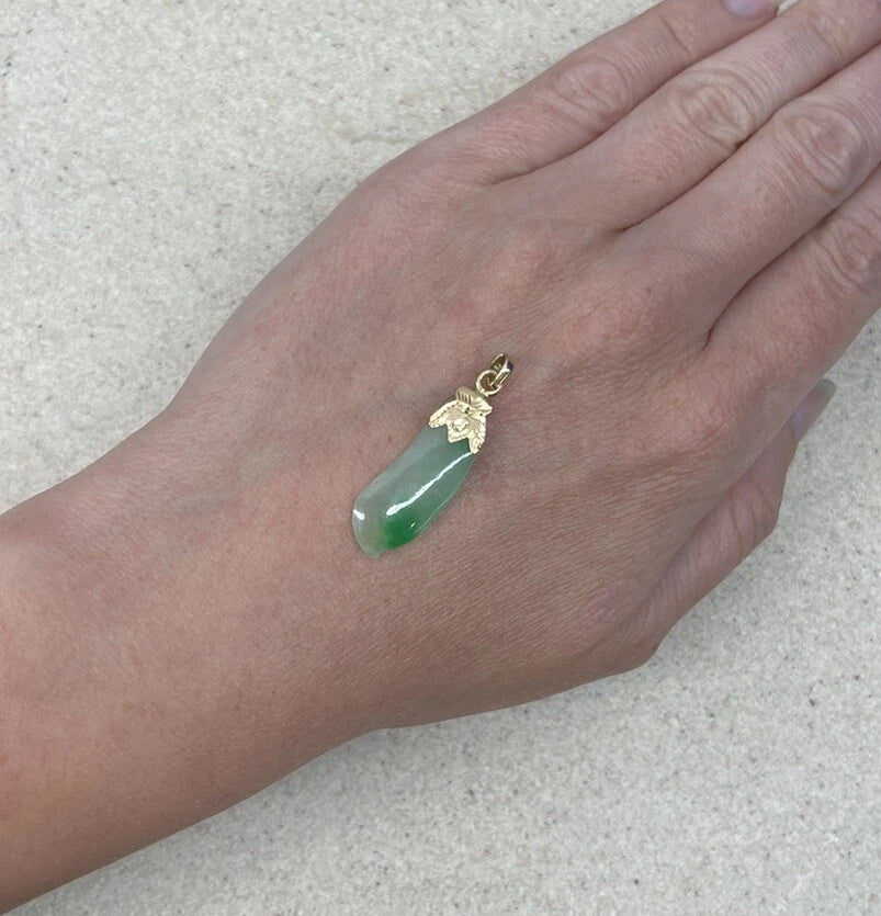 18Ct Yellow Gold Vintage Irregular Jade Pendant