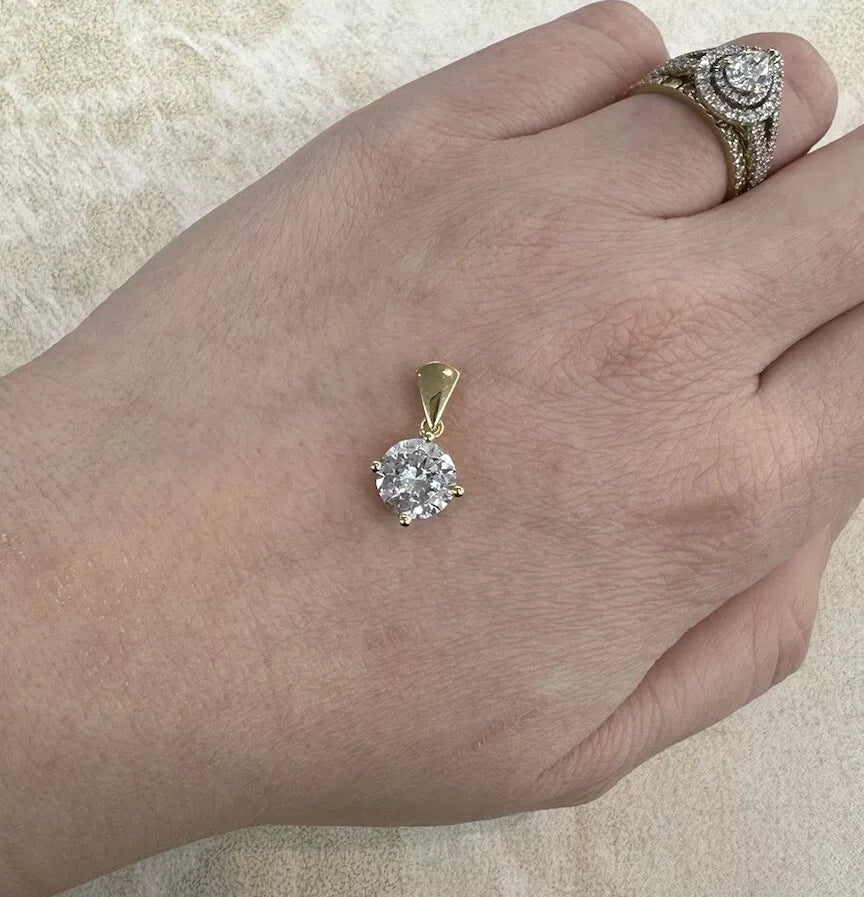 18Ct Yellow Gold 2.00 Carat TW Diamond Simulant Solitaire Charm Pendant