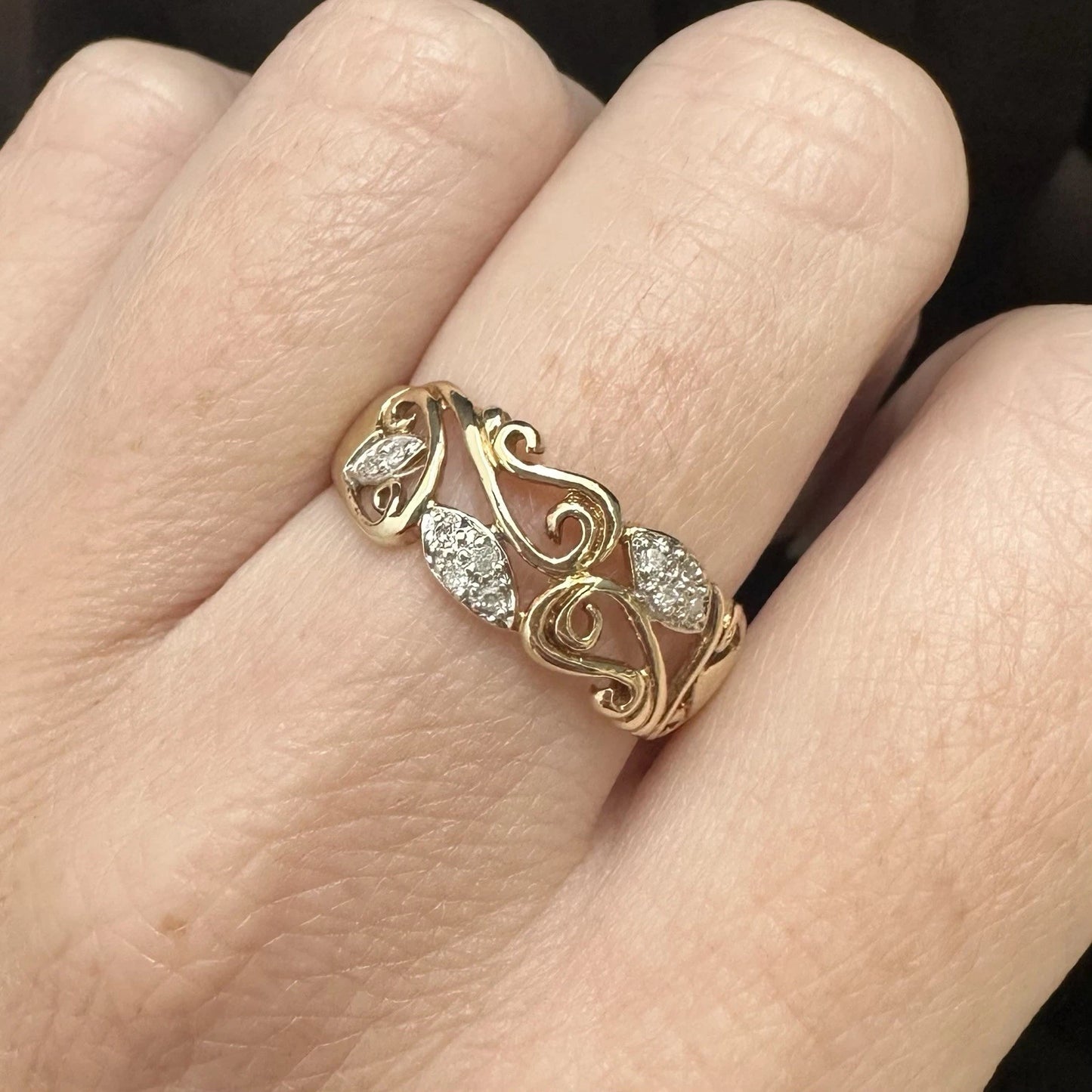 9Ct Yellow Gold and Diamond Filigree Ivy Leaf Band Ring Sz Q