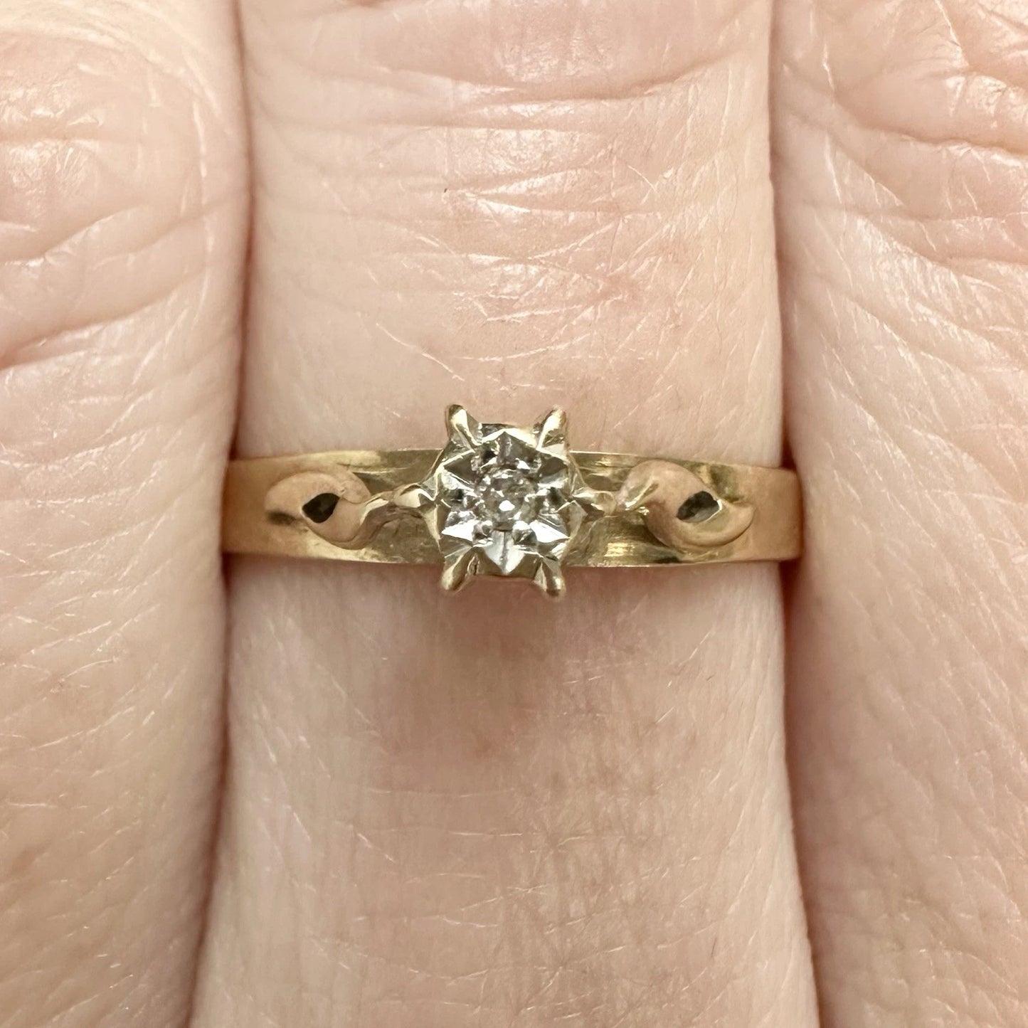 9Ct Yellow Gold Vintage High Rise Set Diamond Solitaire Ring Sz M