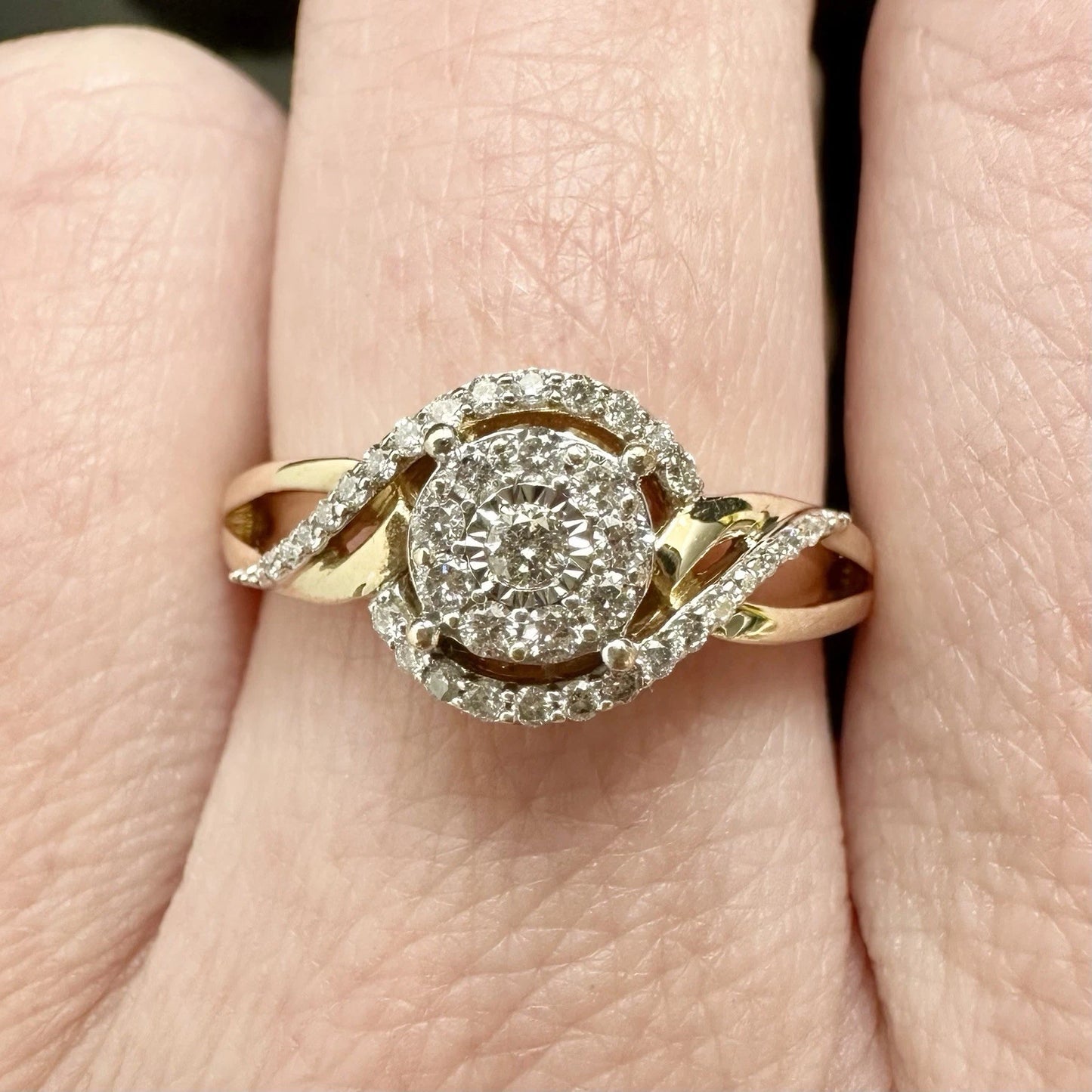 9Ct Yellow Gold 1/4 Carat TW Diamond Twist Ring Sz Q 1/2