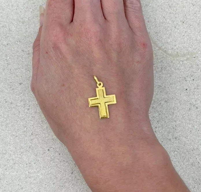 18Ct Yellow Gold Vintage Dotted Detail Cross Charm Pendant