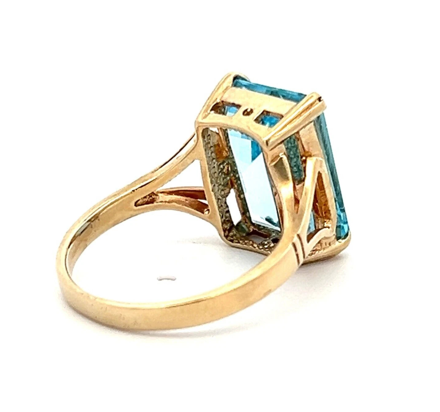 9Ct Yellow Gold Emerald Cut Blue Topaz Ring - Sz M
