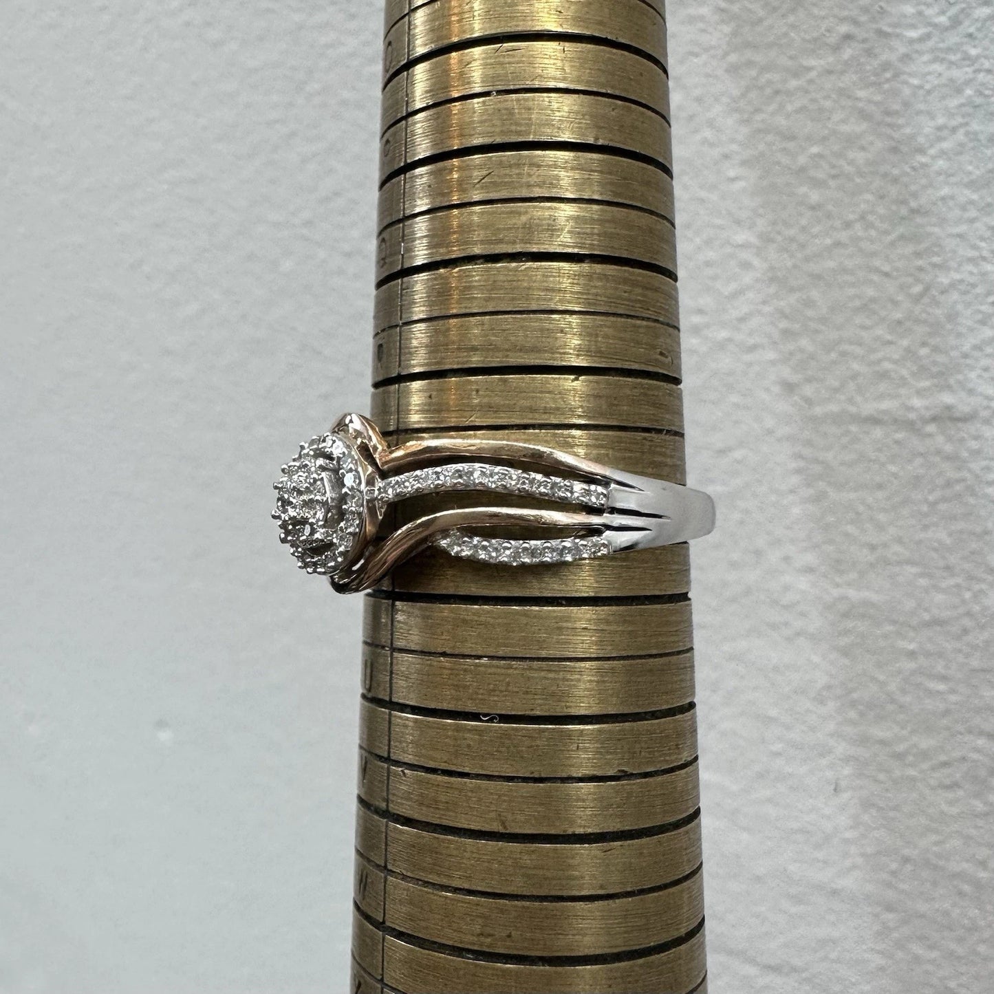 9Ct Two-Tone Gold .35Ct TW Diamond Set Band Ring Sz S 1/2